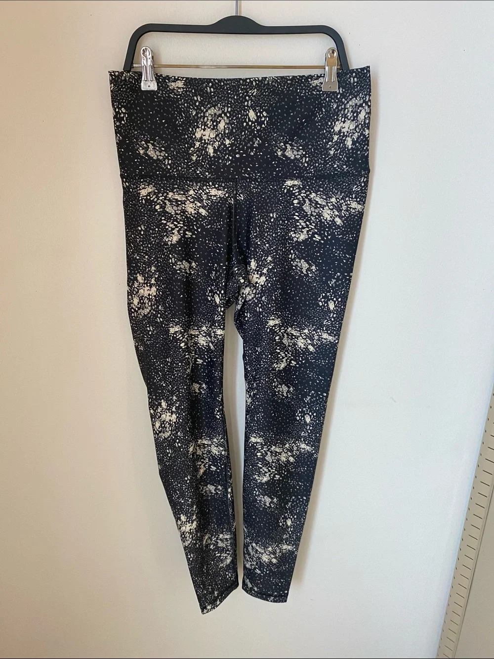 Old Navy Black and White Splatter Print Girls Leggings